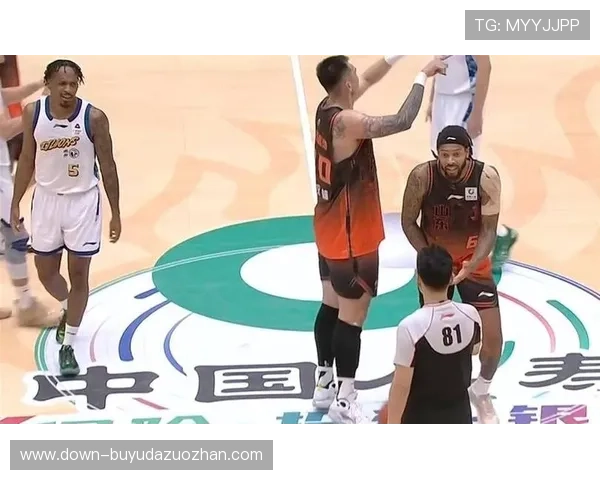 广厦与山东对决中高频轮换，替补深度成胜负关键